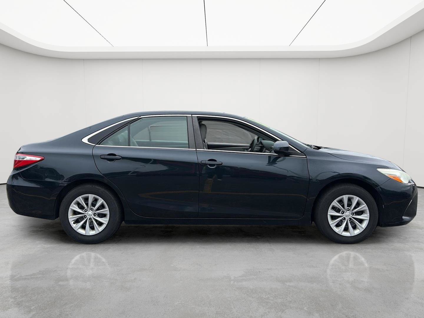 Used 2015 Toyota Camry FWD image 13