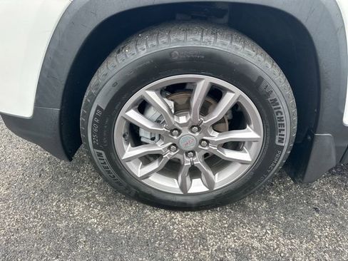 Used 2022 GMC Terrain SLT w/ Tech Package AWD/4WD image 8