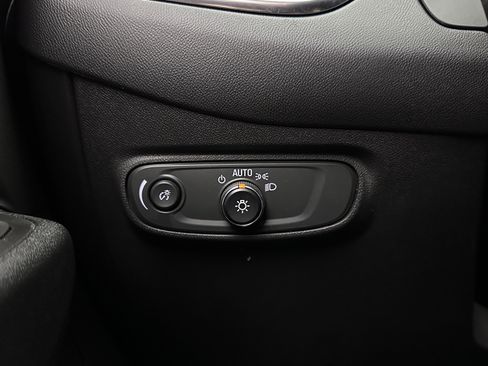 Used 2021 Chevrolet Equinox LS w/ LS Convenience Package FWD image 22