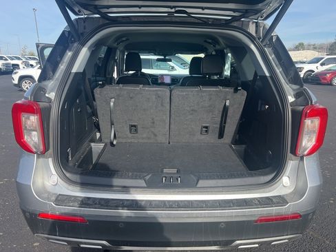 Used 2023 Ford Explorer XLT w/ Equipment Group 202A image 12