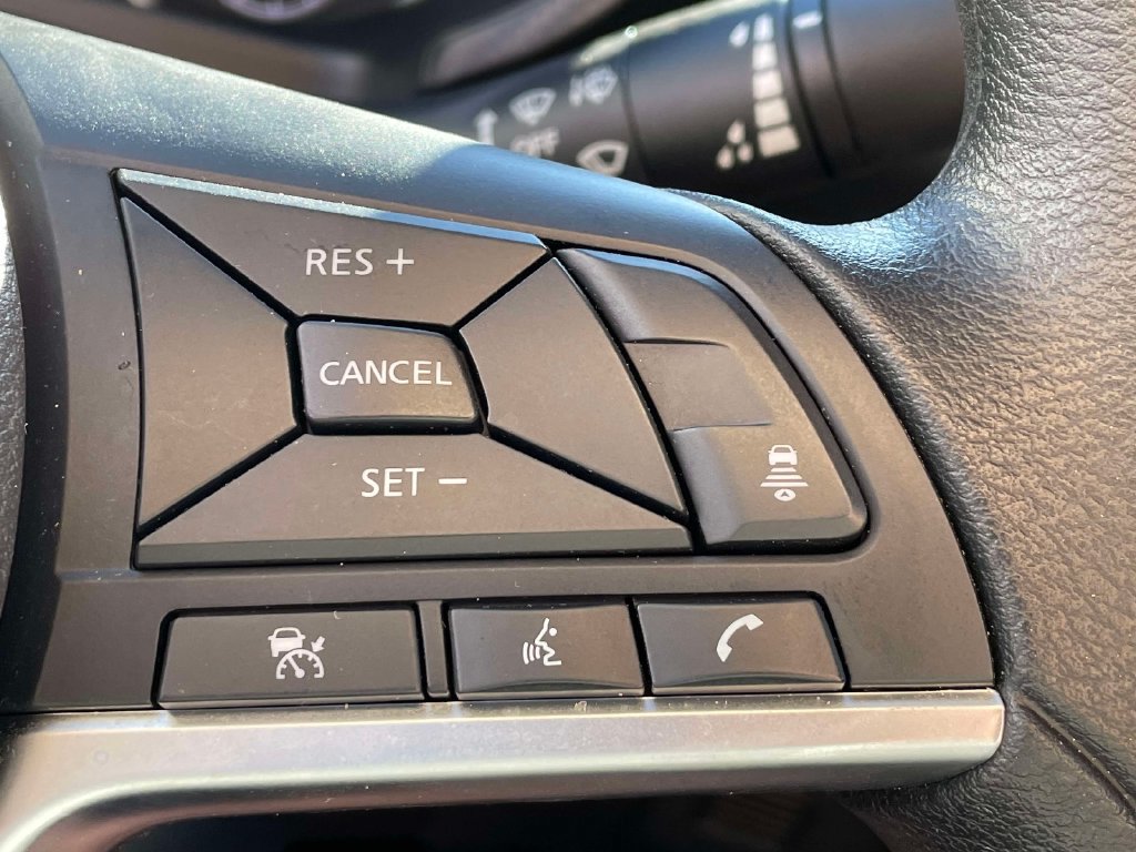 Used 2025 Nissan Sentra SV FWD image 31