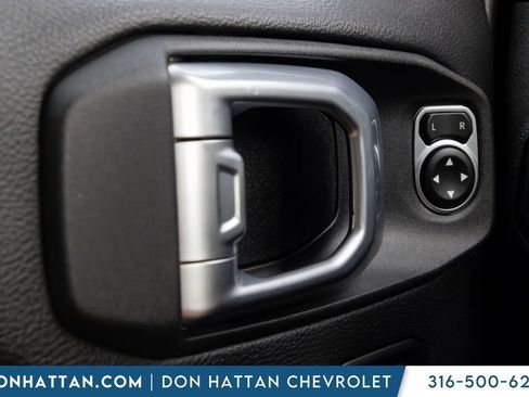 Used 2022 Jeep Wrangler Unlimited Sahara w/ Cold Weather Group AWD/4WD image 13