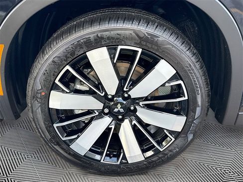 New 2025 Mitsubishi Outlander SE image 34