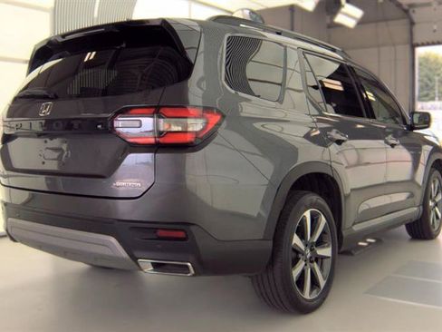 Used 2023 Honda Pilot Touring image 10