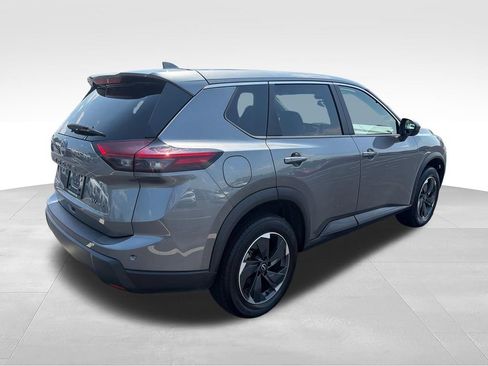 Used 2024 Nissan Rogue SV AWD/4WD image 5