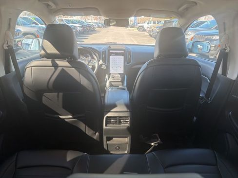 Used 2024 Ford Edge SEL image 9