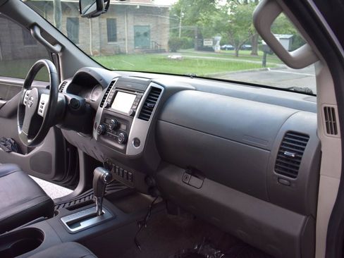Used 2014 Nissan Frontier PRO-4X w/ Pro-4x Luxury Package AWD/4WD image 24