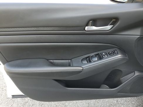 Certified 2025 Nissan Altima 2.5 SV FWD image 15
