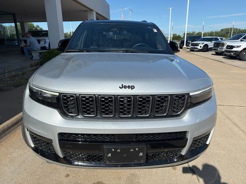 Used 2023 Jeep Grand Cherokee L Summit AWD/4WD image 3