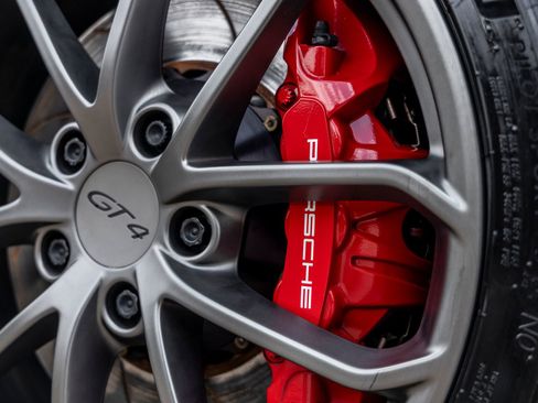 Used 2020 Porsche 718 Cayman GT4 RWD image 19
