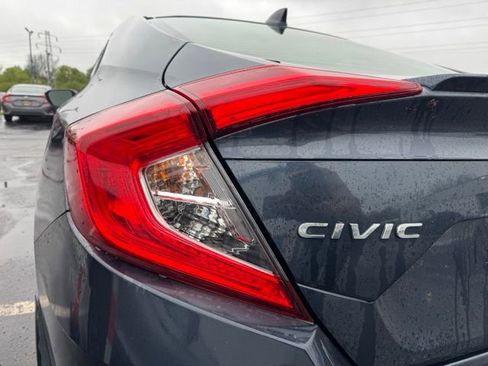 Used 2018 Honda Civic EX-T image 9