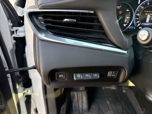 Used 2023 Buick Enclave Avenir w/ Avenir Technology Package image 11