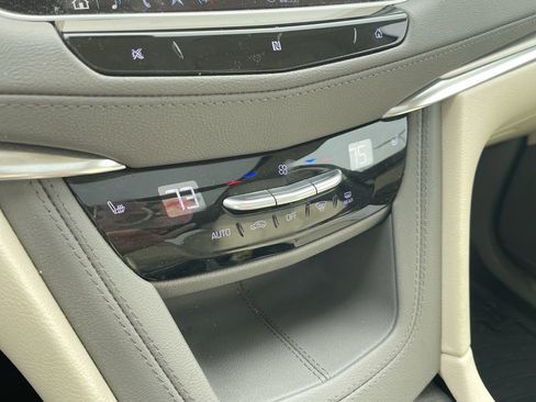 Used 2021 Cadillac XT5 Premium Luxury AWD/4WD image 17