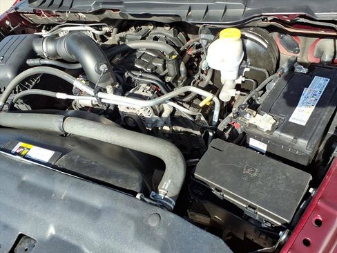 Used 2020 RAM 1500 Classic SLT AWD/4WD image 12