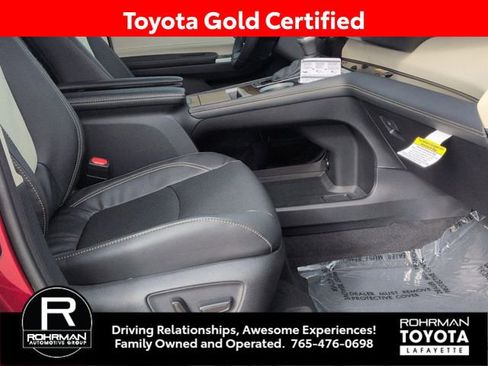 Used 2026 Toyota Sienna Limited FWD image 32