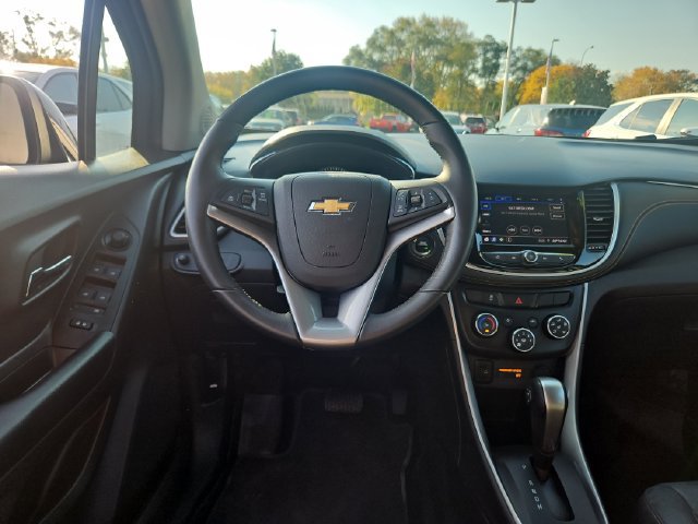 Used 2022 Chevrolet Trax LT w/ Premium Seat Package AWD/4WD image 14