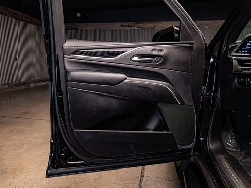 Used 2021 Cadillac Escalade Sport w/ LPO, Illumination Package image 29