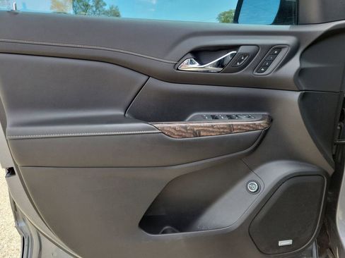 Used 2021 GMC Acadia Denali w/ Denali Ultimate Package AWD/4WD image 19