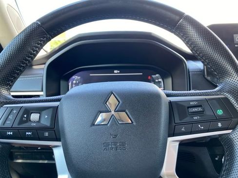 Used 2024 Mitsubishi Outlander 4WD Plug-In Hybrid image 16