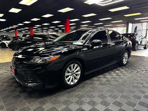 Used 2019 Toyota Camry LE w/ Carpet Mat Package image 8