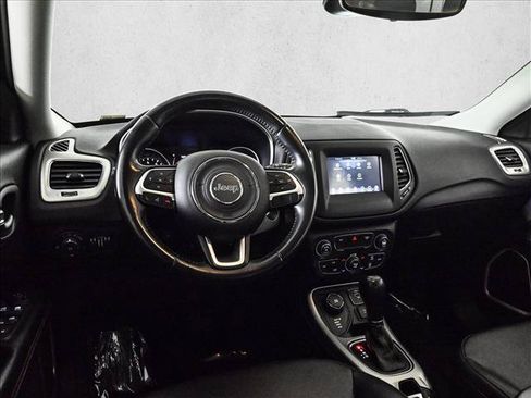 Used 2019 Jeep Compass Latitude AWD/4WD image 19