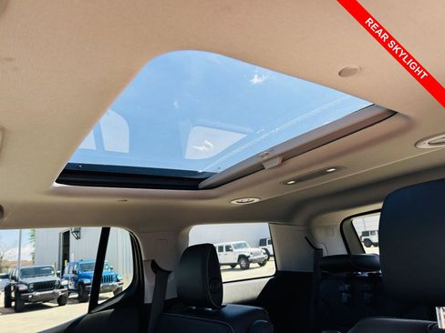 Used 2019 GMC Acadia SLT w/ Black Edition image 5