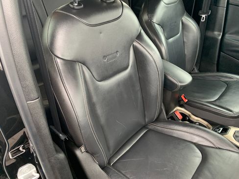 Used 2017 Jeep Renegade Limited image 39