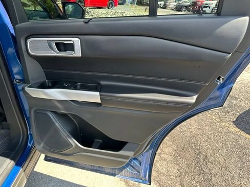 Used 2022 Ford Explorer Limited w/ Equipment Group 301A AWD/4WD image 18