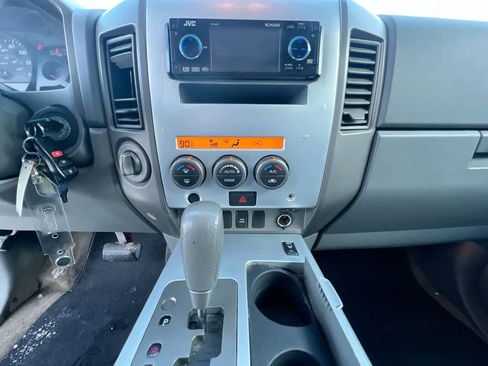 Used 2006 Nissan Titan LE w/ (T01) Tow Pkg image 19