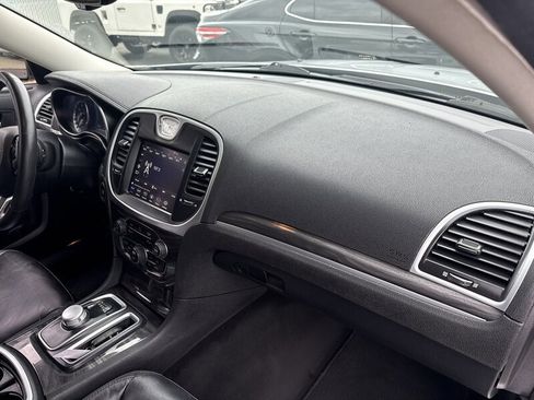 Used 2021 Chrysler 300 Touring L image 24