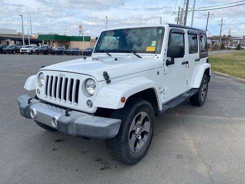 Used 2016 Jeep Wrangler Unlimited Sahara w/ Connectivity Group image 3