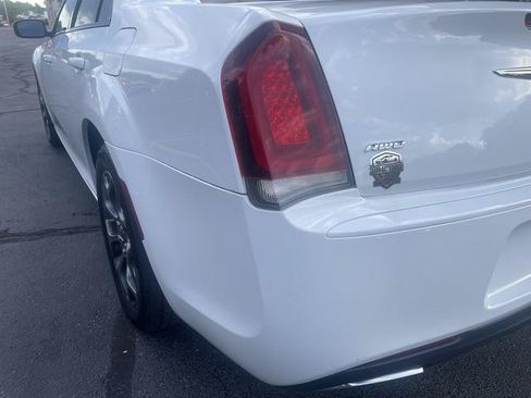 Used 2018 Chrysler 300 S AWD/4WD image 9