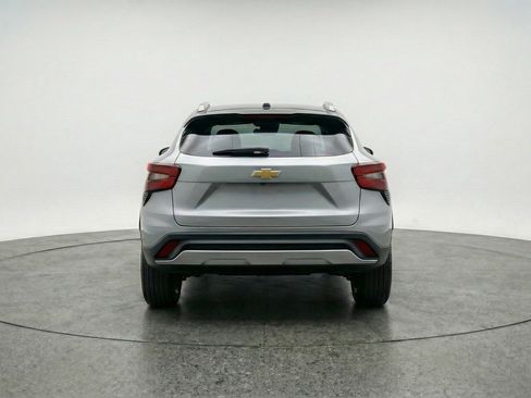 Used 2025 Chevrolet Trax LT image 7