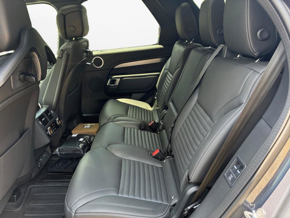 New 2026 Land Rover Discovery Limited Edition AWD/4WD image 13