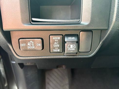Used 2017 Toyota Tacoma SR5 AWD/4WD image 20