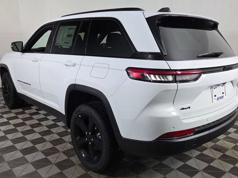 New 2025 Jeep Grand Cherokee Altitude image 5