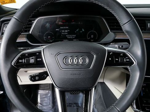 Certified 2024 Audi Q8 e-tron Prestige image 9