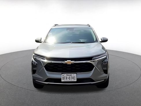 Used 2025 Chevrolet Trax LT FWD image 5
