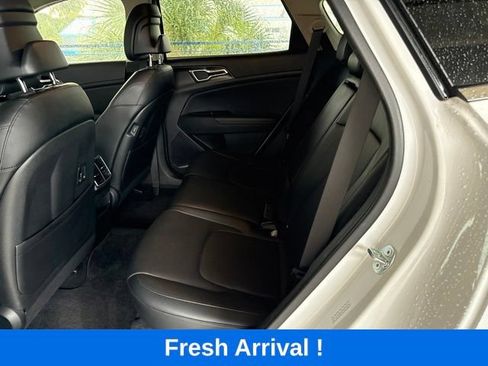 Used 2024 Kia Sportage EX FWD image 3