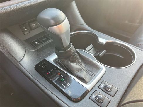 Used 2017 Toyota Highlander XLE image 19