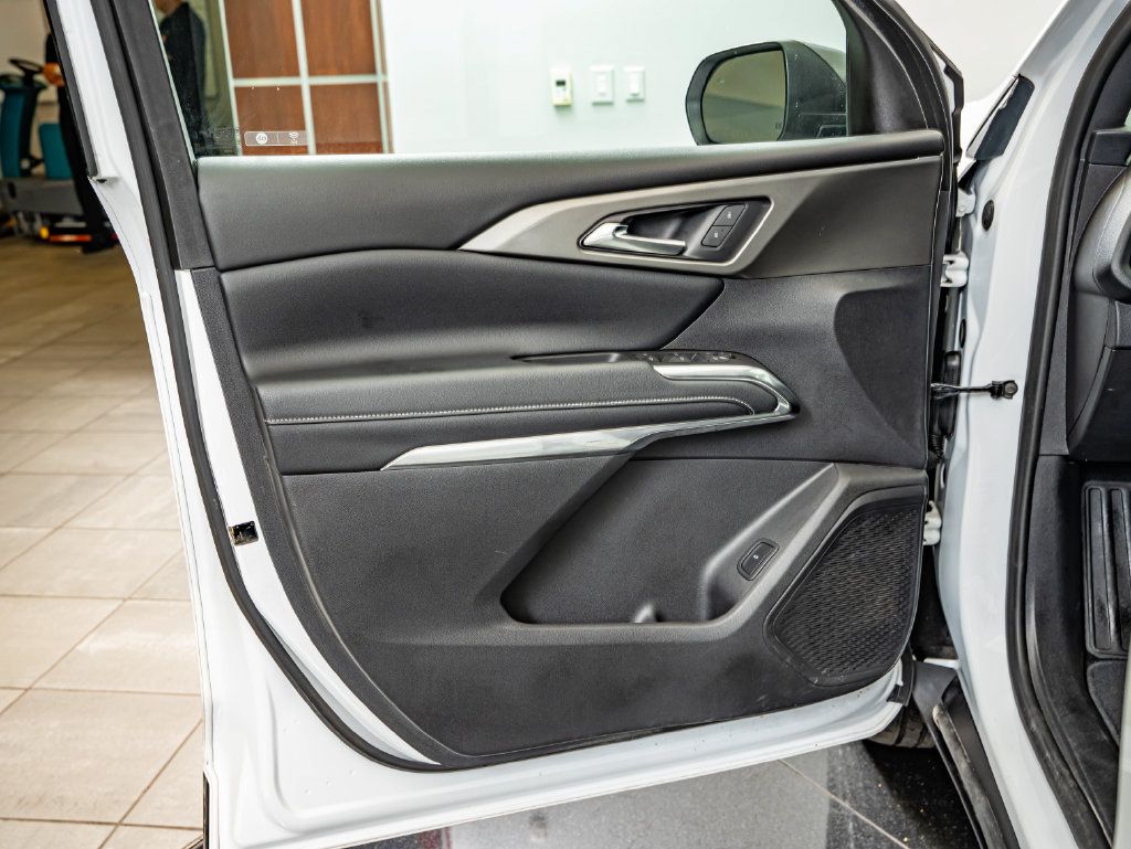 Used 2024 Chevrolet Traverse LS FWD image 18