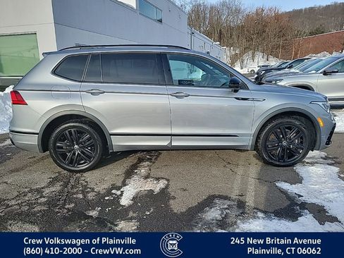 Certified 2022 Volkswagen Tiguan SE R-Line image 32