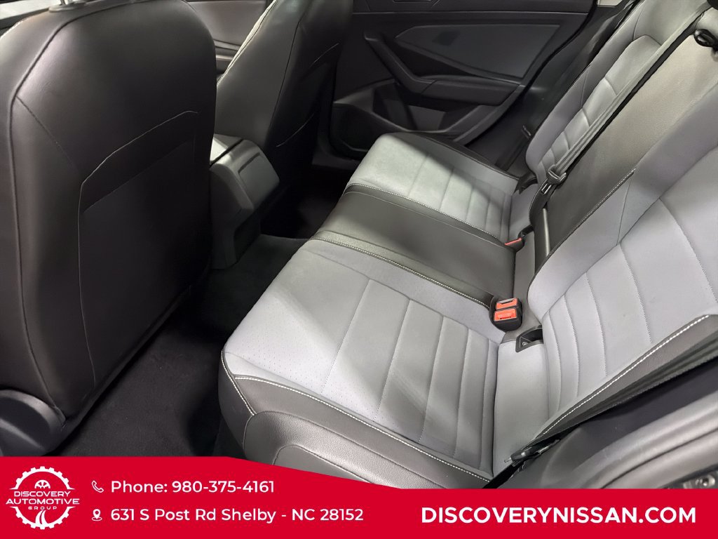 Used 2025 Volkswagen Jetta SE FWD image 32