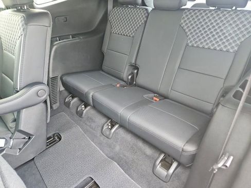 Used 2025 GMC Acadia Denali w/ Super Cruise Package FWD image 18
