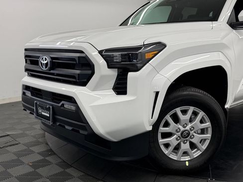 Used 2026 Toyota Tacoma SR5 AWD/4WD image 4