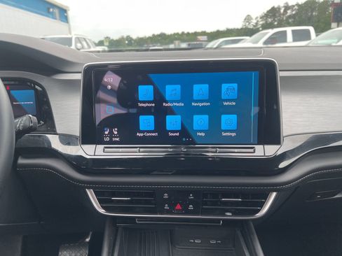 Used 2025 Volkswagen Atlas Cross Sport SE FWD image 10