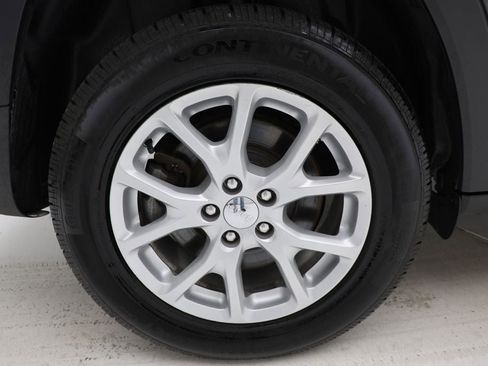 Used 2017 Jeep Cherokee Latitude w/ True North Edition image 10