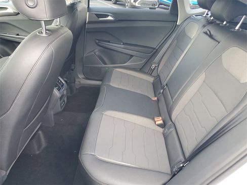 New 2026 Volkswagen Taos SE image 10