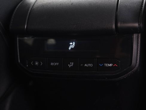 Used 2025 Toyota Highlander XSE AWD/4WD image 17