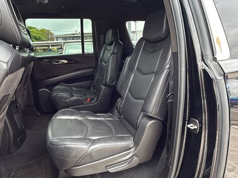 Used 2018 Cadillac Escalade ESV Platinum image 27